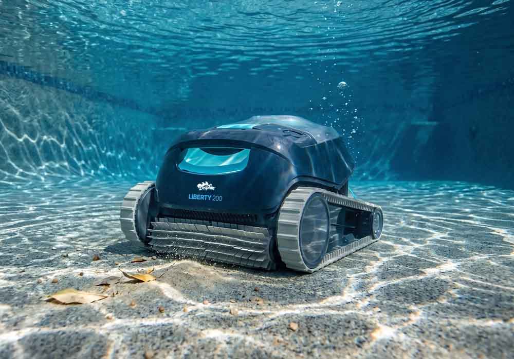 Dolphin Liberty 200 cleaning a sandy pool floor with no cable